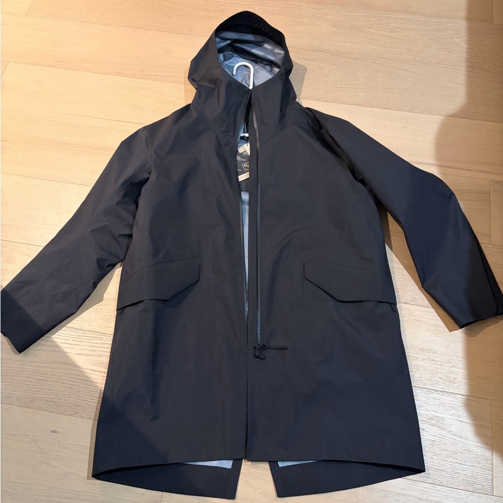Arcteryx Men's Black monitorJacket - Picture 2 of 9
